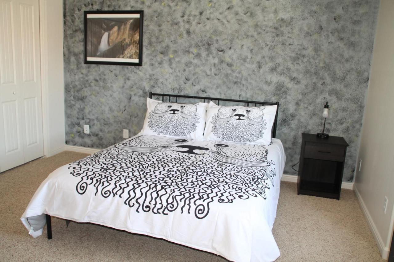 3 Queen Beds, 1 Twin Bed, 2 Rooms, 1 And A Half Bath, Self Check-In, Flexcation Equipped Idaho Falls Exterior foto